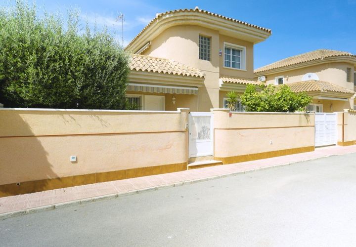 Villa a Torrevieja, Alicante, Torrevieja - € 325.000 | Ref: PL-AC18-2342/3946 - foto 1