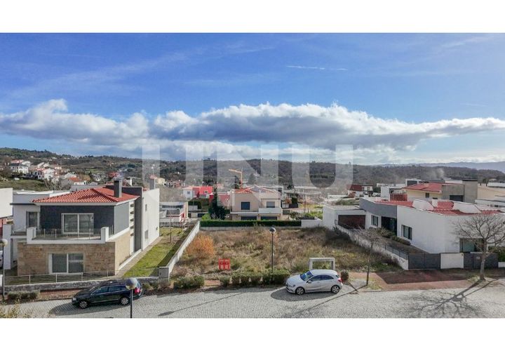 Helårsgrund i Covilha, Castelo Branco, Covilha - € 80.000 | Ref: UNU.I.2201.12348 - foto 1
