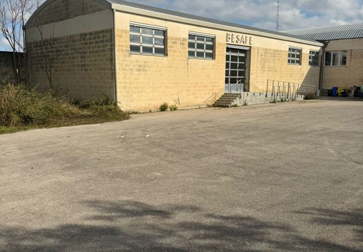 L'establiment comercial a Lecce, Lecce, Lecce - € 3.000/mes | Ref: 3000LEQUILE - foto 1