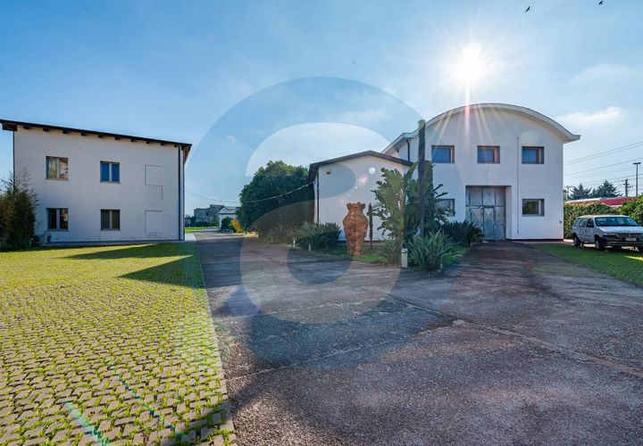 Erhvervsejendom i Bari, Bari, Bari - € 1.600.000 | Ref: Complesso_polifunzionale_Mungivacca - foto 1