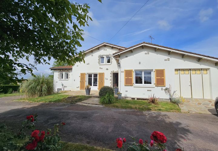 Landsbyhus i Genouillac, Charente, Genouillac - € 183.600 | Ref: BVI84141 - foto 1