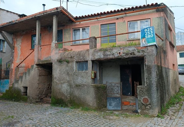 Villa a Santar e Moreira, Viseu, Santar e Moreira - € 65.000 | Ref: FFIC 6176 - foto 1