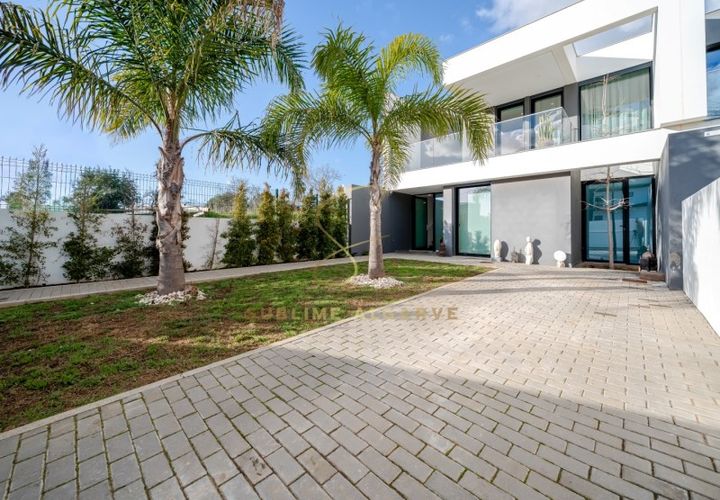 Villa a Alvor, Faro, Alvor - € 860.000 | Ref: 2602 - foto 1