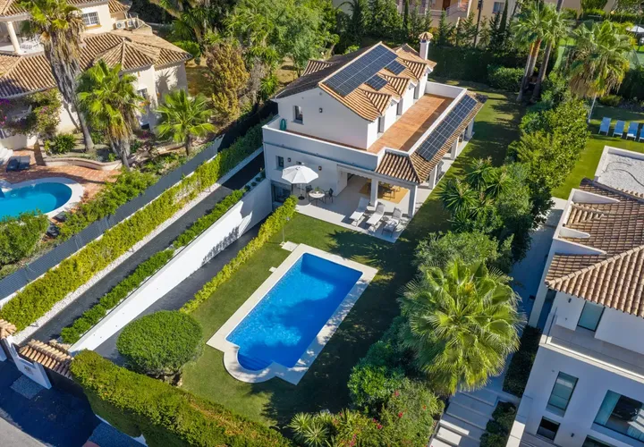 Villa i Marbella, Malaga, Marbella - € 2.650.000 | Ref: NFVillaCisne - foto 1