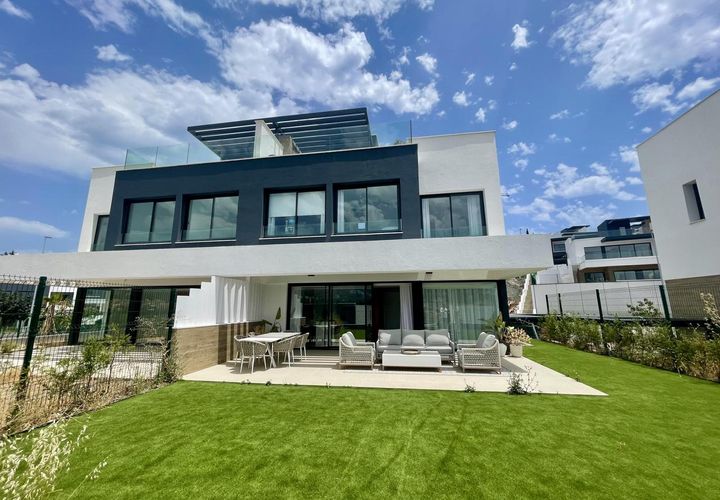 Villa a Estepona, Malaga, Estepona - € 800.000 | Ref: KeyReadySerene1 - foto 1