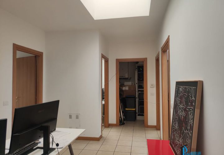 L'establiment comercial a Terni, Terni, Terni - € 650/mes | Ref: ENF-1919 - foto 1
