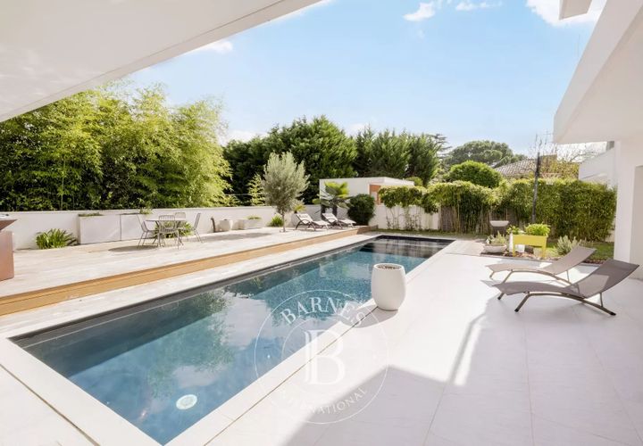 Villa en Mérignac, Gironde, Mérignac - € 1.099.000 | Ref: M2413 - photo 1