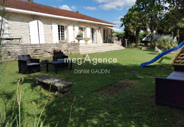 Villa a Saint-Brice, Charente, Saint-Brice - € 239.000 | Ref: 197330 - foto 1