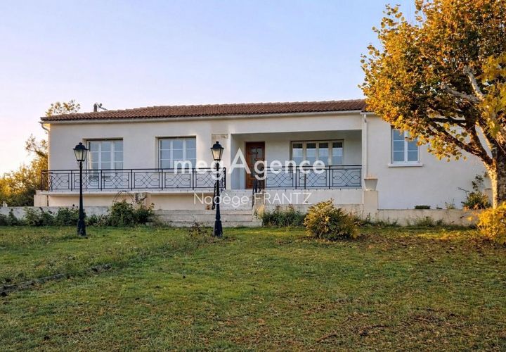 Villa a Fontcouverte, Charente-Maritime, Fontcouverte - € 213.000 | Ref: 192694 - foto 1