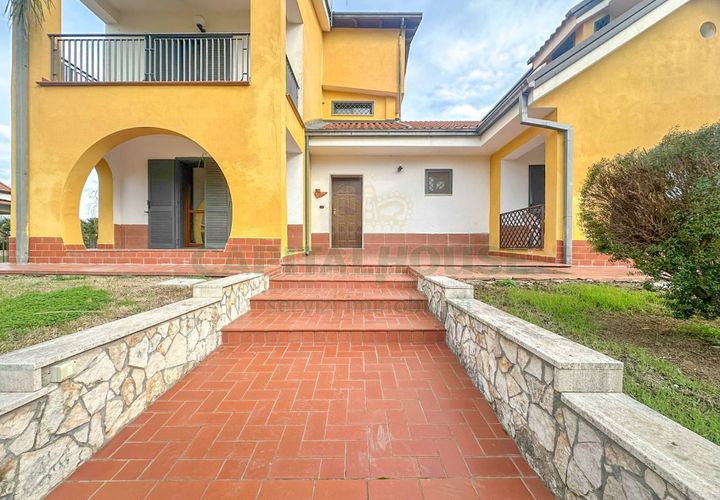 Villa i Capua, Caserta, Capua - € 319.000 | Ref: 319-IND - foto 1