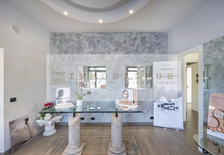 Erhvervsejendom i Triuggio, Monza and Brianza, Triuggio - € 158.000 | Ref: Ser069A - foto 1
