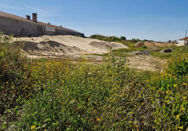 Helårsgrund i Espinho, Aveiro, Espinho - € 125.000 | Ref: C0496-00128 - foto 1