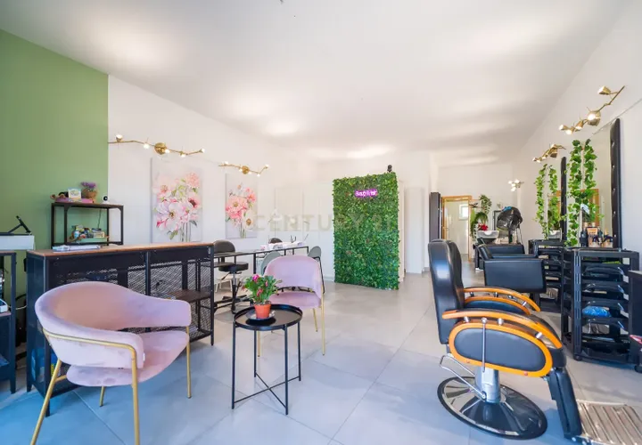 Erhvervsejendom i Carcavelos, Lisbon, Carcavelos - € 25.000 | Ref: C0417-00366 - foto 1