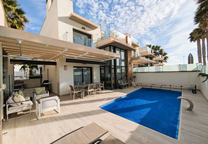Villa i Cabo Roig, Alicante, Cabo Roig - € 450.000 | Ref: THK28-0167-4543 - foto 1