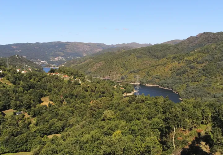 Helårsgrund i Paredes, Porto, Paredes - € 150.000 | Ref: C0256-01735 - foto 1