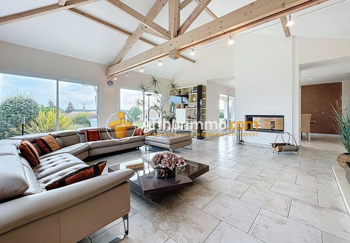 Villa i Bourgoin-Jallieu, Isere, Bourgoin-Jallieu - € 799.000 | Ref: 86381818 - foto 1