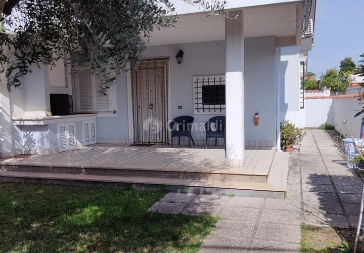 Villa a Ardea, Rome, Ardea - € 1.600/mes | Ref: AB619 - foto 1