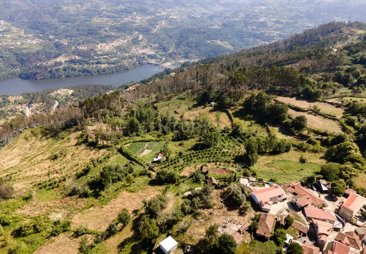 Helårsgrund i Penhalonga e Pacos de Gaiolo, Porto, Penhalonga e Pacos de Gaiolo - € 35.000 | Ref: C0471-00073 - foto 1