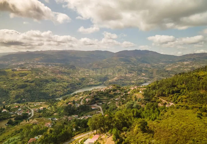 Helårsgrund i Penhalonga e Pacos de Gaiolo, Porto, Penhalonga e Pacos de Gaiolo - € 47.000 | Ref: C0471-00362 - foto 1