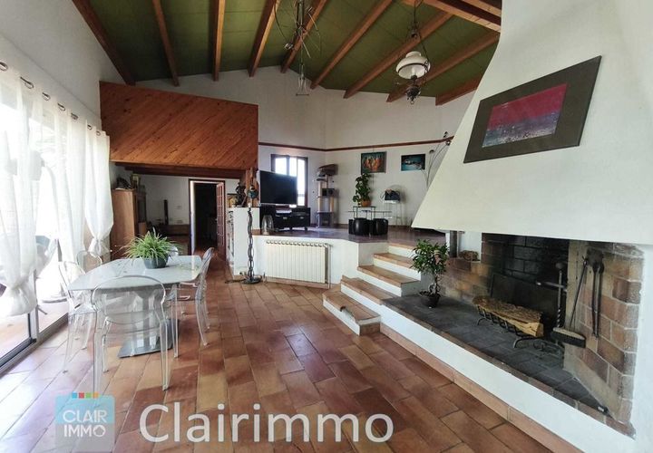 Villa in Vitrolles, Bouches-du-Rhone, Vitrolles - € 679.250 | Ref: 12026CN1216 - foto 1