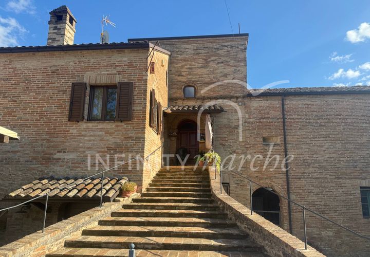 Villa a Falerone, Fermo, Falerone - € 370.000 | Ref: 264 - foto 1