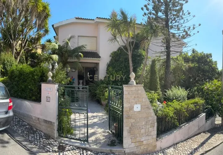 Villa a Carcavelos, Lisbon, Carcavelos - € 1.050.000 | Ref: C0246-03361 - foto 1