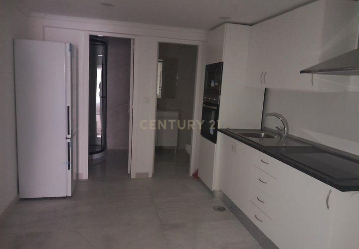 Erhvervsejendom i Corroios, Setubal, Corroios - € 135.000 | Ref: C0274-01836 - foto 1