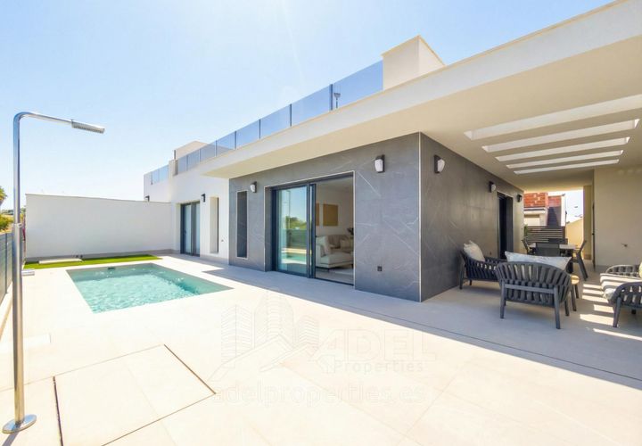 Villa i Torrevieja, Alicante, Torrevieja - € 595.000 | Ref: AO18-2350/11012 - foto 1