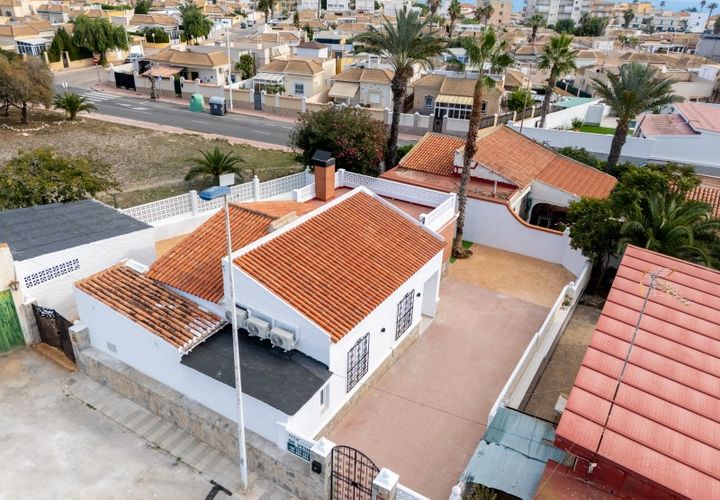 Villa a Torrevieja, Alicante, Torrevieja - € 469.000 | Ref: 230-SI-003772 - foto 1