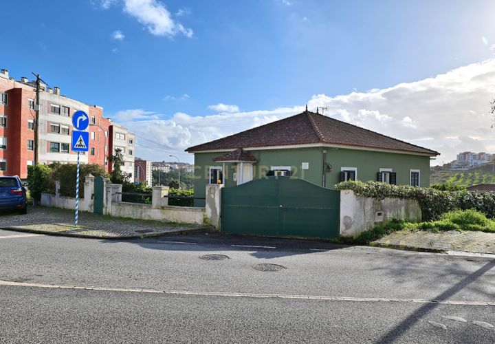 Villa i Carnaxide, Lisbon, Carnaxide - € 965 000 | Ref: C0212-04274 - foto 1