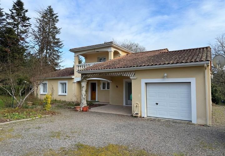 Villa i Confolens, Charente, Confolens - € 249.950 | Ref: r7413 - foto 1