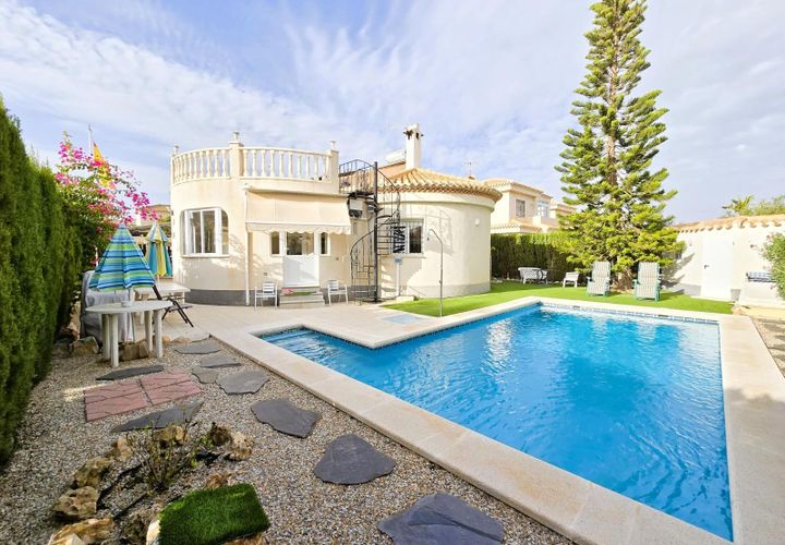 Villa i Playa Flamenca, Alicante, Playa Flamenca - € 570.000 | Ref: 27-42-239-11-590/73898 - foto 1