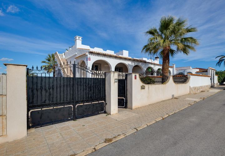 Rækkehus i Torrevieja, Alicante, Torrevieja - € 370.000 | Ref: C2-19-3227/4147 - foto 1