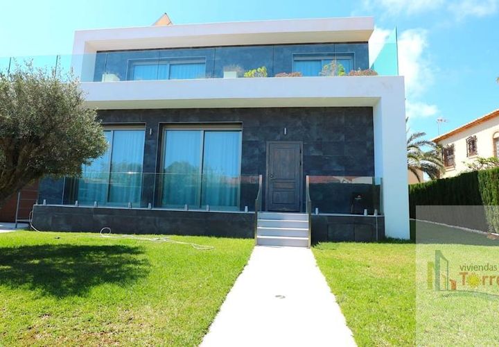Villa i Torrevieja, Alicante, Torrevieja - € 709.000 | Ref: 701-VTOR1 - foto 1