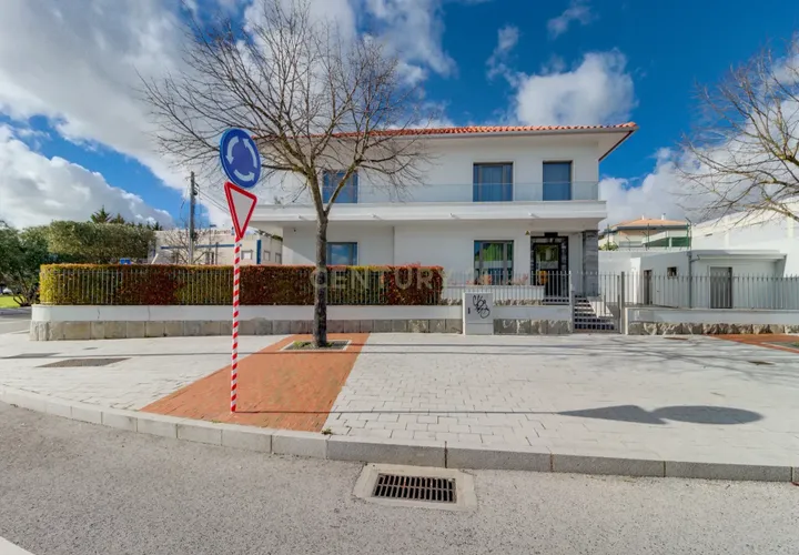 Villa a Alges, Lisbon, Alges - € 1.127.000 | Ref: C0364-04216 - foto 1