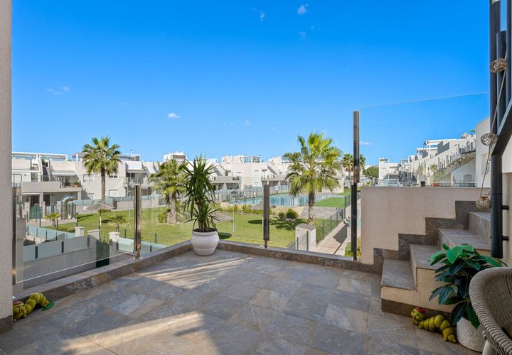 Villa i Torrevieja, Alicante, Torrevieja - € 284.000 | Ref: 748870 - foto 1