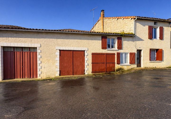 Villa a Ruffec, Charente, Ruffec - € 71.000 | Ref: 97D5CC29612E417E - foto 1