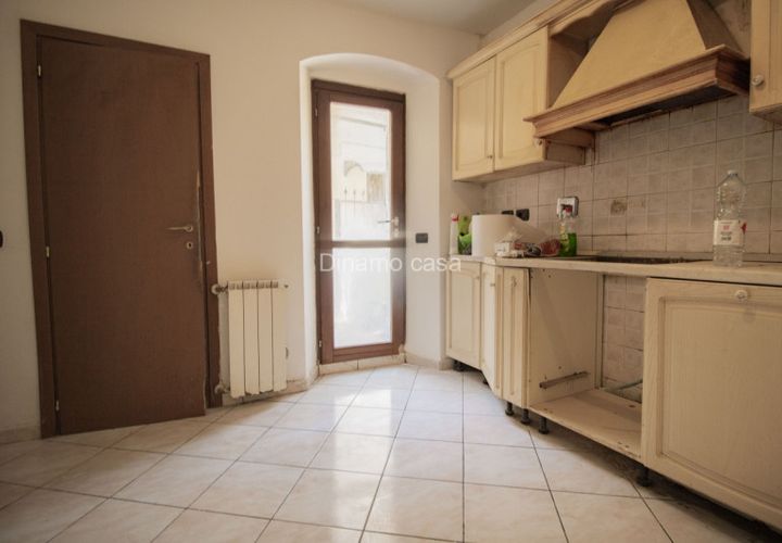 Villa a Prato, Prato, Prato - € 196.000 | Ref: DC196 TAVOLA - foto 1