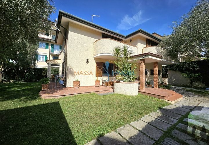 Villa a Massa, Massa and Carrara, Massa - € 845.000 | Ref: 3602 - foto 1