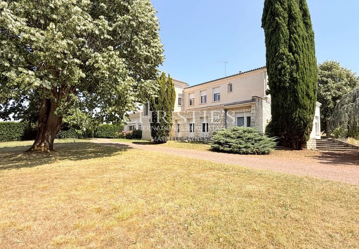 Villa a Angouleme, Charente, Angouleme - € 785.000 | Ref: NH1028 - foto 1