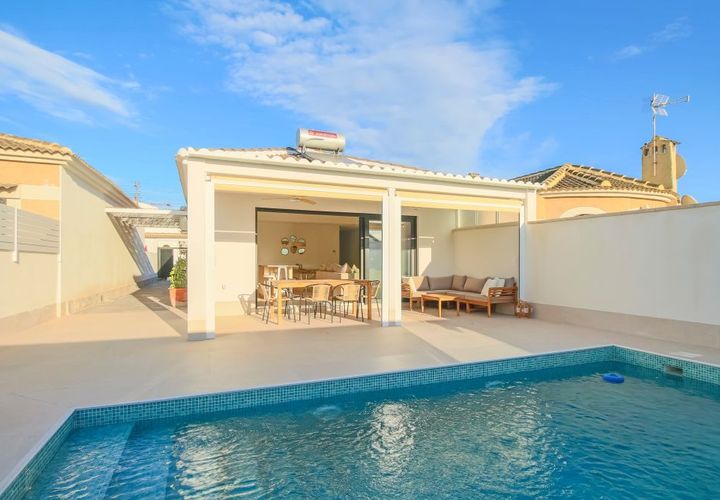 Villa a Torrevieja, Alicante, Torrevieja - € 459.000 | Ref: MLSC4300258/13477 - foto 1