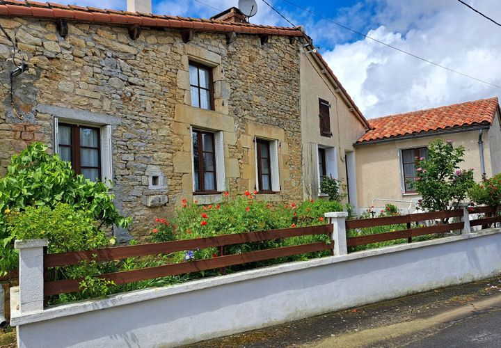 Villa i Jousse, Vienne, Jousse - € 100.000 | Ref: BVI70587 - foto 1