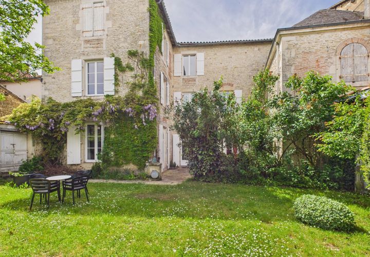 Haus in Ruffec, Charente, Ruffec - € 399.000 | Ref: BVI80697 - Foto 1