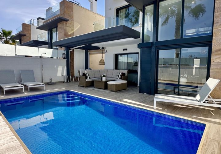 Villa i Cabo Roig, Alicante, Cabo Roig - € 449.950 | Ref: 21-18078/72435 - foto 1