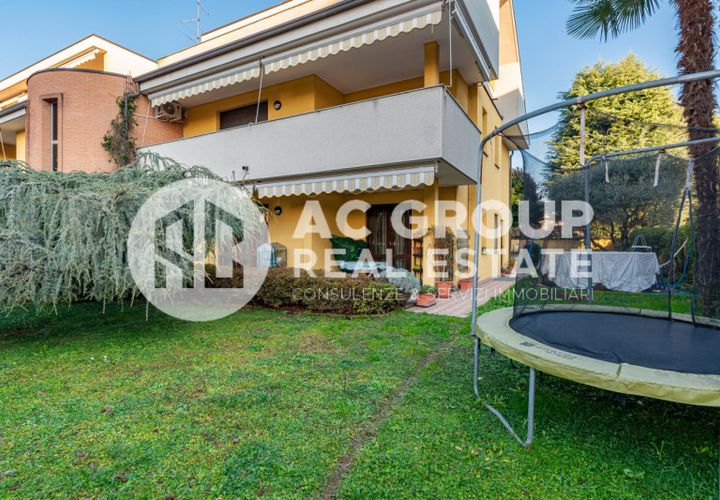 Villa i Saronno, Varese, Saronno - € 520.000 | Ref: villa.bi.saronno - foto 1