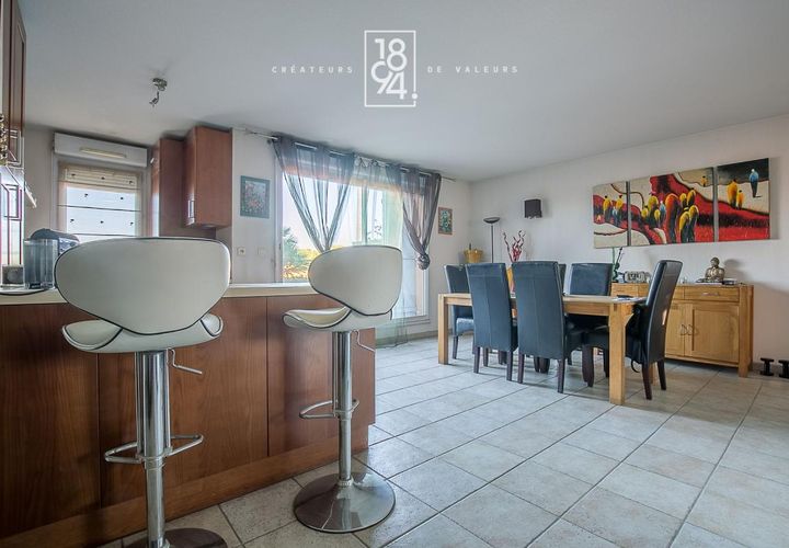 Duplex i Marseille, Bouches-du-Rhone, Marseille - € 329.000 | Ref: GGL3-2DZ-I54 - foto 1