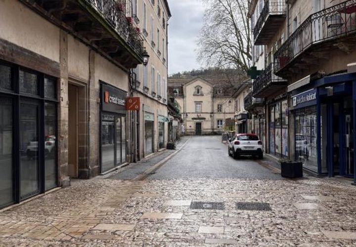 L'establiment comercial a Figeac, Lot, Figeac - € 8.004/mes | Ref: E78A6263D0904BBC - foto 1