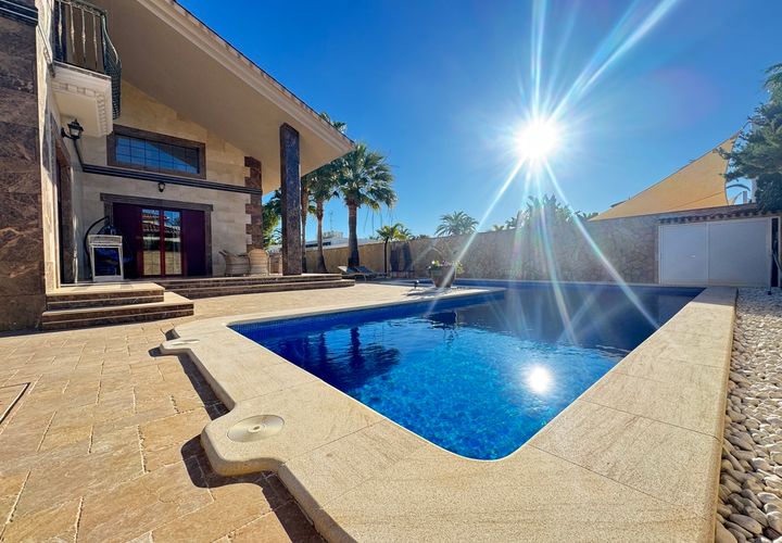Villa a Cabo Roig, Alicante, Cabo Roig - € 1.700.000 | Ref: 3103D - foto 1