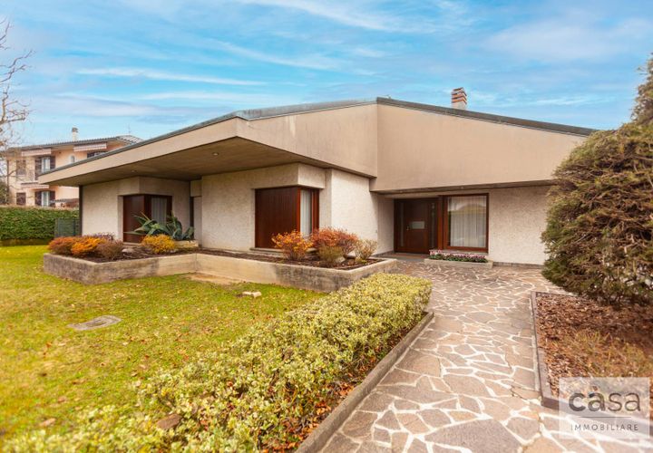 Villa i Varese, Varese, Varese - € 550.000 | Ref: 589-AD - foto 1