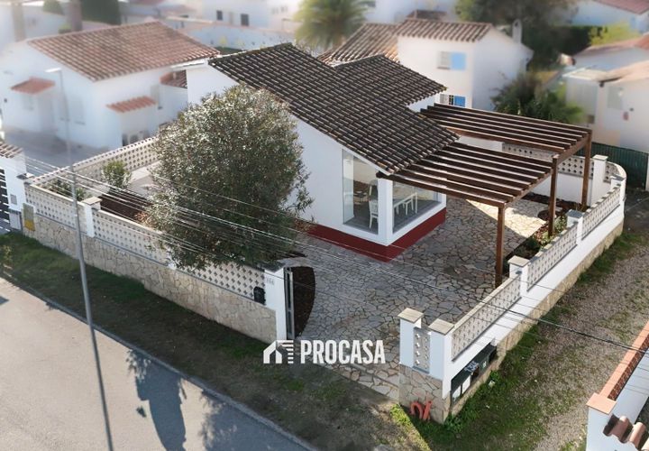 Villa i Empuriabrava, Gerona, Empuriabrava - € 339.000 | Ref: 4151 - foto 1